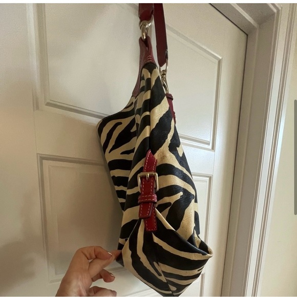 Vintage Dooney & Bourke Black and Cream Shoulder Bag with Zebra Print - Picture 3 of 14